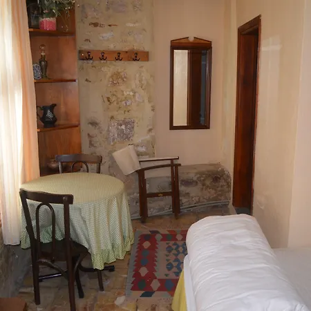 Casa de hóspedes Bonjour 2*