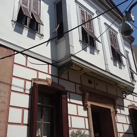 Casa de hóspedes Bonjour 2*